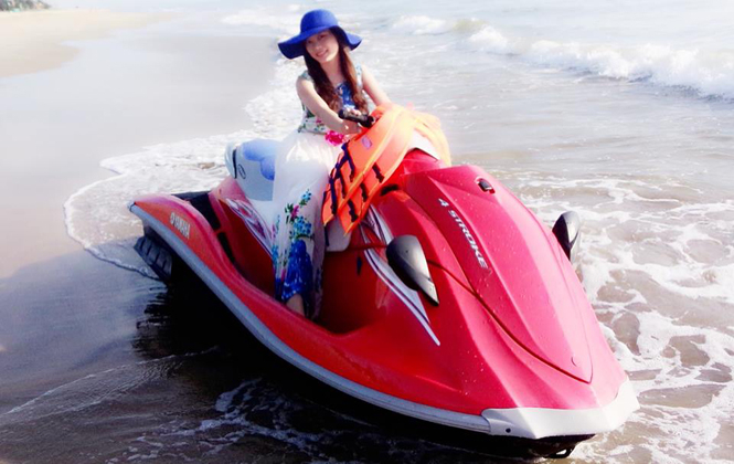 Các hoạt động vui chơi giải trí trên biển góp phần phát triển du lịch biển - đảo.