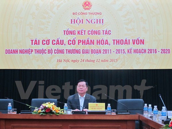 Bộ trưởng Vũ Huy Hoàng chỉ đạo hội nghị tổng kết công tác tái cơ cấu, thoái vốn của Bộ Công Thương. (Ảnh: Đức Duy/Vietnam+)