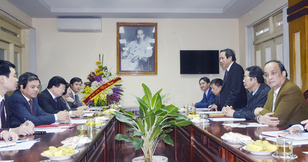 Đồng chí Hoàng Đăng Quang, Bí thư Tỉnh ủy, Chủ tịch HĐND tỉnh, Trưởng đoàn đại biểu Quốc hội tỉnh phát biểu tại buổi làm việc.