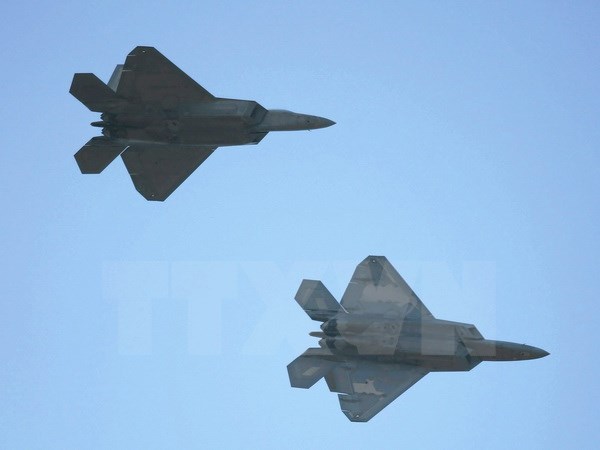 Máy bay tiêm kích F-22 của Mỹ tại căn cứ không quân ở Lask, gần Lodz, miền trung Ba Lan ngày 31-8-2015. (Nguồn: AFP/TTXVN)