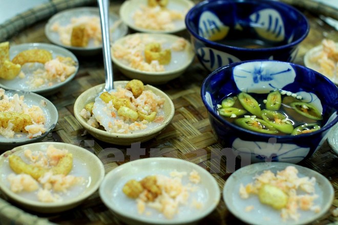 Ẩm thực Huế là đặc sản không thể bỏ qua khi du khách đến với vùng đất cố đô. (Ảnh: Xuân Mai/Vietnam+)