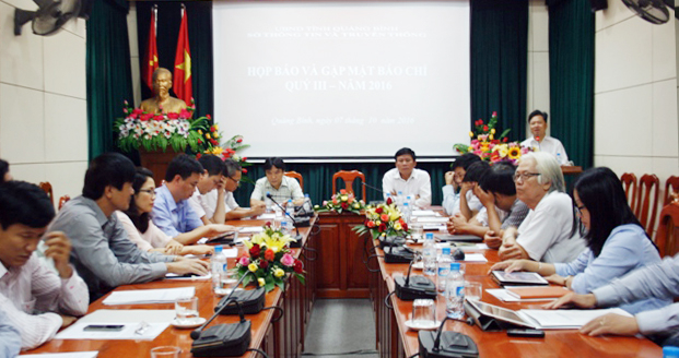 Toàn cảnh buổi họp báo và gặp mặt báo chí quý III năm 2016.