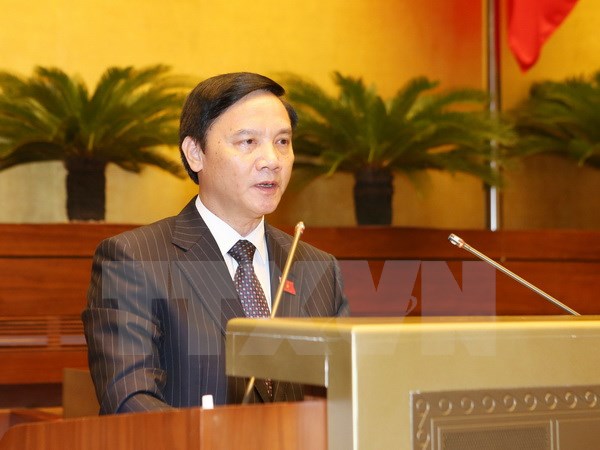 Chủ nhiệm Ủy ban Pháp luật của Quốc hội Nguyễn Khắc Định trình bày báo cáo thẩm tra dự án Luật trợ giúp pháp lý (sửa đổi). (Ảnh: Trọng Đức/TTXVN)