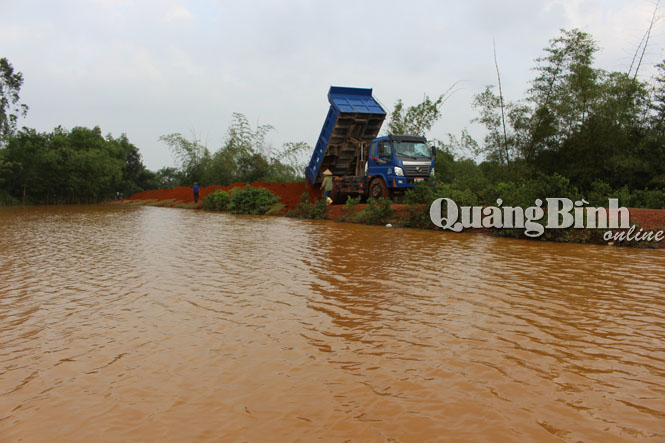 Đập Múi Đôộng ở xã Dương Thủy có nguy cơ sạt lở nghiêm trọng khi xảy ra lũ lớn.