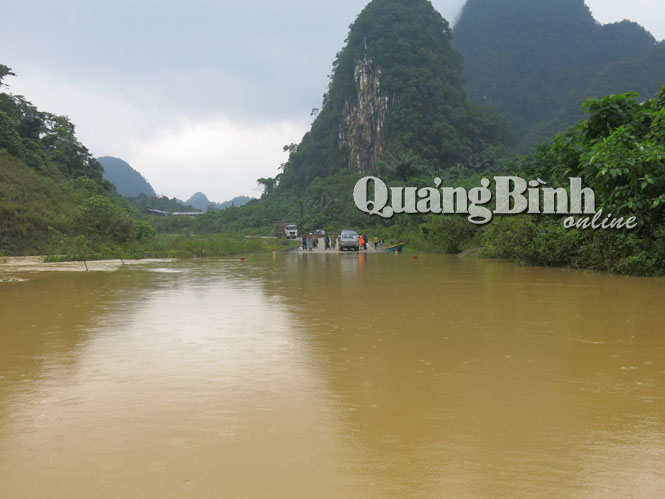 Người và phương tiện không thể qua lại