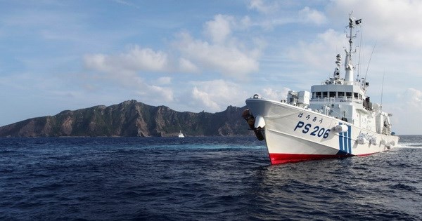 Tàu tuần tra bờ biển Nhật Bản thực hiện nhiệm vụ trên biển Hoa Đông. (Nguồn: Reuters)