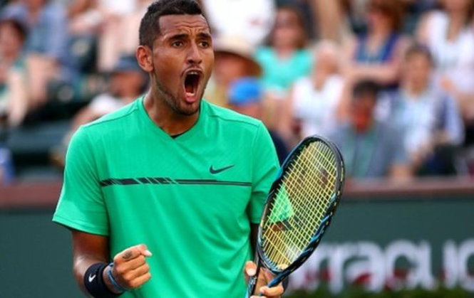  Kyrgios ăn mừng trong trận thắng Djokovic. Ảnh: GETTY IMAGES