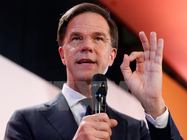 Thủ tướng Mark Rutte phát biểu trước những người ủng hộ. (Nguồn: THX/TTXVN)