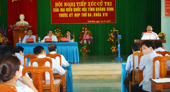 Các đại biểu Quốc hội khóa XIV tiếp xúc với cử tri huyện Quảng Ninh