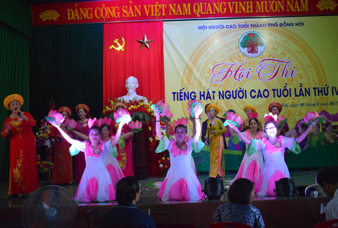 Một tiết mục văn nghệ trong Hội thi ““ Tiếng hát Người cao tuổi”