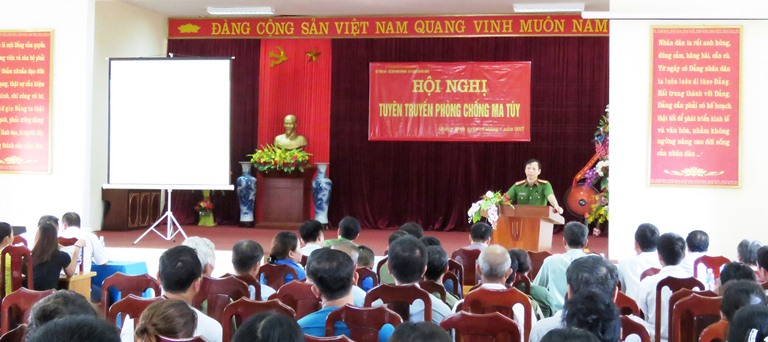 Cán bộ Cục Cảnh sát điều tra tội phạm về ma túy tuyên truyền  về phòng chống ma túy