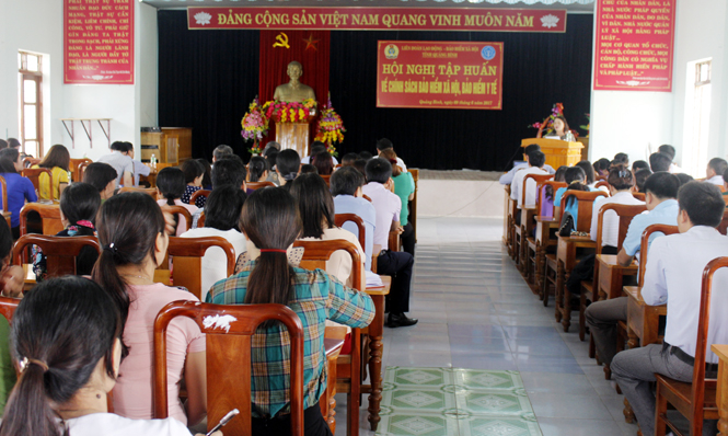 Đông đảo đoàn viên, người lao động đã đến tham dự hội nghị tập huấn và trực tiếp đối thoại với cơ quan chức năng