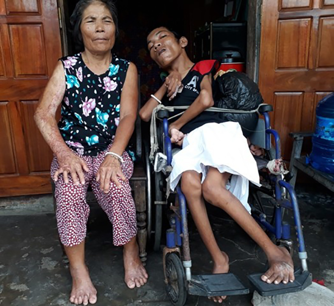 Mẹ con bà Thắng.
