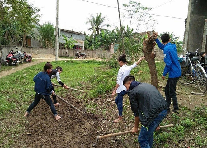Nhóm Ngọn lửa hồng của thầy giáo Nguyễn Minh Đức tích cực tham gia các hoạt động bảo vệ môi trường.