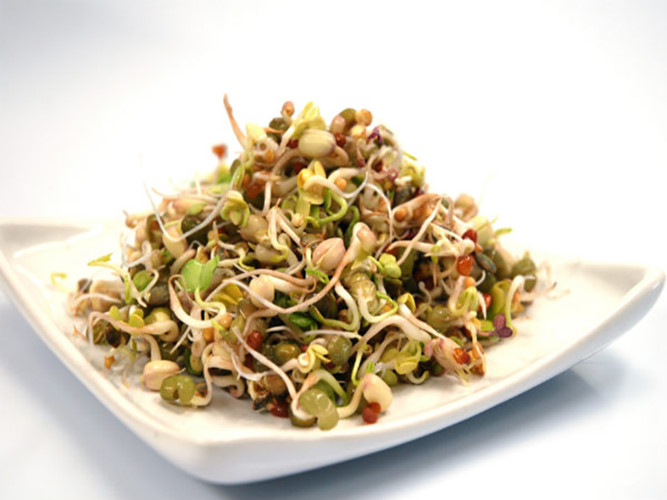 Giá đỗ là một trong những thực phẩm có thể kiềm hóa cơ thể của bạn. Thêm chúng trong salad hay chế biến thành các món ăn để tận dụng hiệu quả mà giá đỗ mang lại.