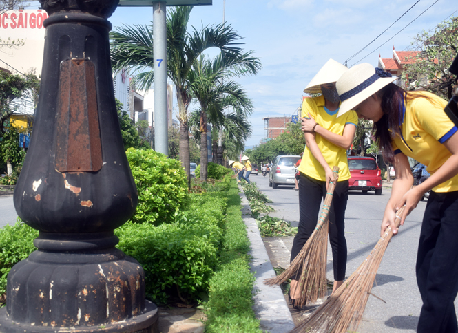 Các địa phương, đơn vị huy động cán bộ, người dân tham gia dọn dẹp vệ sinh 