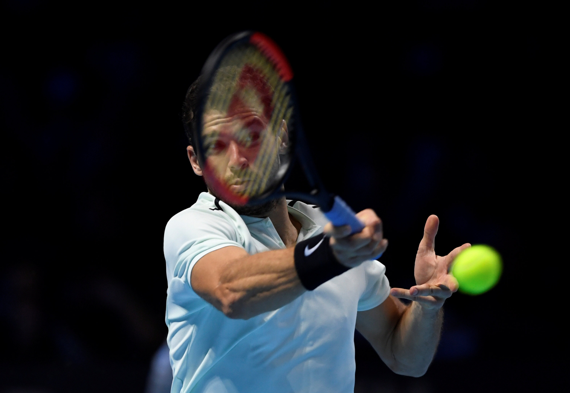  Dimitrov trong trận chung kết thắng Goffin. Ảnh: REUTERS