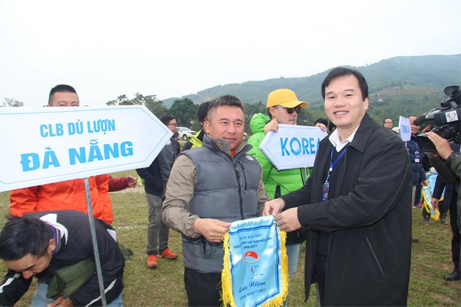 Có sáu đội bay trong nước tham dự giải bao gồm: CLB dù lượn Hà Nội, CLB dù lượn Vietwings Hà Nội, CLB dù lượn Đông Bắc, CLB dù lượn News Sky, CLB dù lượn Đà Nẵng, CLB dù lượn Sài Gòn.