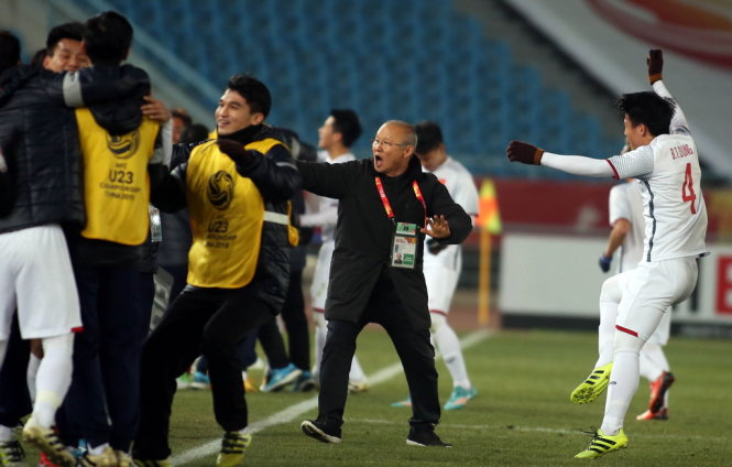  HLV Park Hang Seo ăn mừng chiến thắng trước U-23 Qatar. Ảnh: N.K