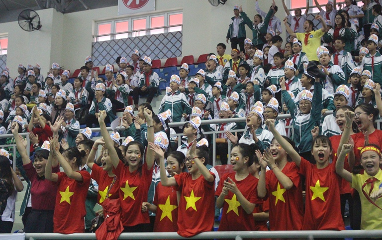 Cổ động viên tại hội thi