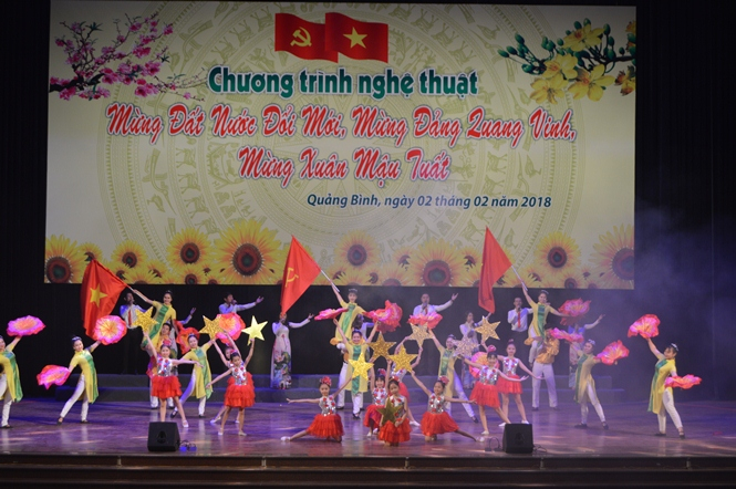 Một tiết mục trong chương trình nghệ thuật “Mừng đất nước đổi mới, mừng Đảng quang vinh, mừng Xuân Mậu Tuất”