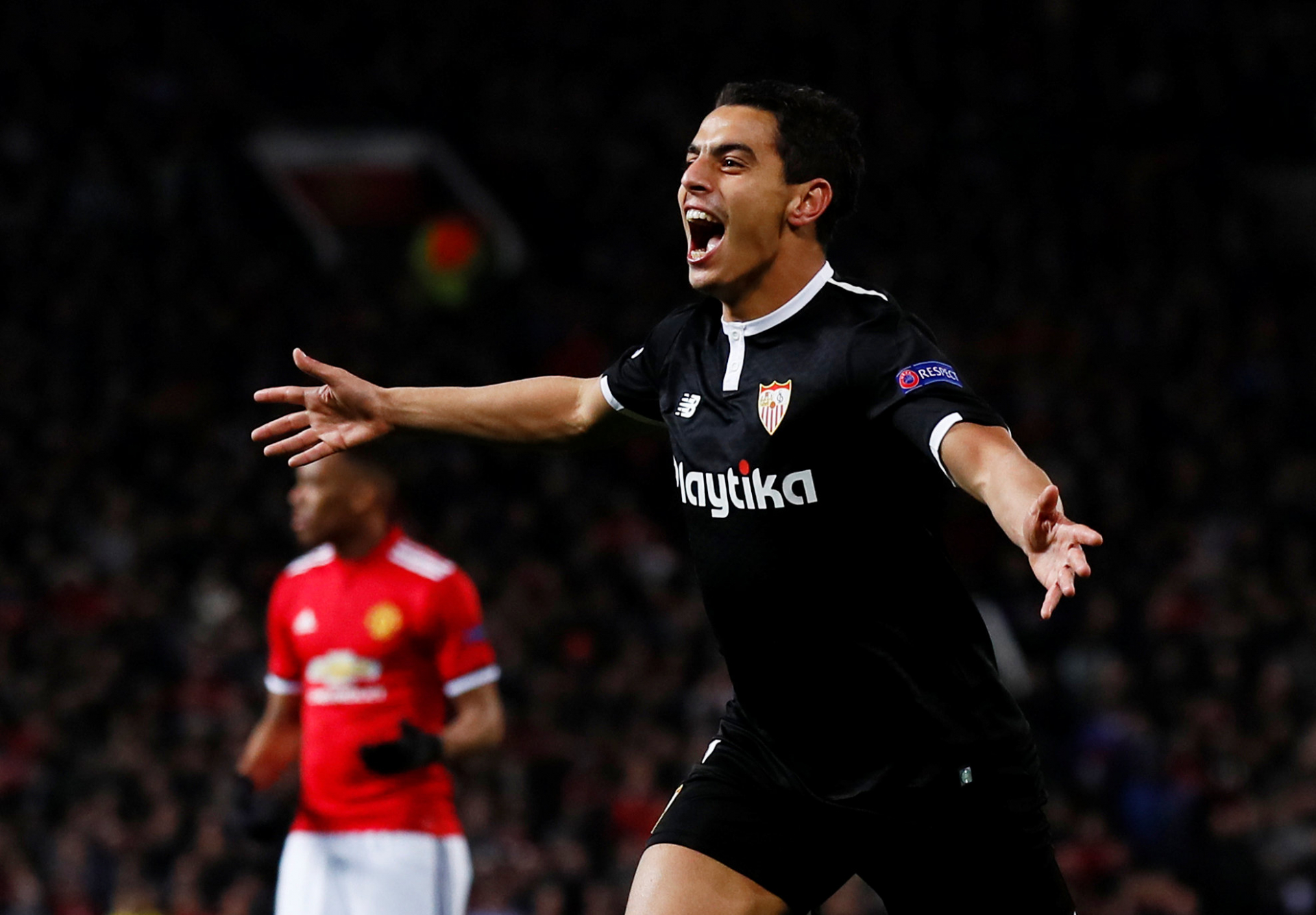 Niềm vui của Ben Yedder sau khi ghi bàn vào lưới M.U. Ảnh: REUTERS