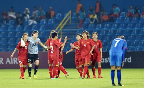 ĐT nữ Việt Nam xuất sắc đánh bại ĐT nữ Thái Lan ở trận ra quân ASIAD 2018. (Ảnh: VFF)