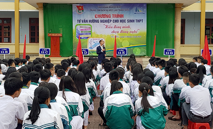 Định hướng đào tạo nghề ngay từ khi còn học phổ thông là giải pháp cần thiết để giảm tình trạng thất nghiệp trong thanh niên nông thôn.
