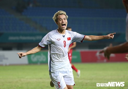  Văn Toàn ghi bàn giúp Olympic Việt Nam giành chiến thắng.