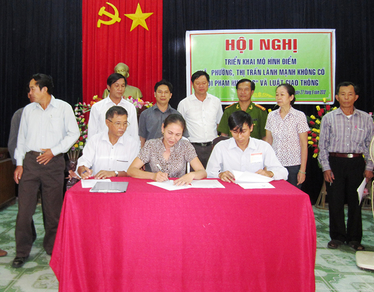 Tuyên truyền, phổ biến pháp luật được lồng ghép trong các hội nghị triển khai xây dựng mô hình điểm về thực hiện pháp luật tại các khu dân cư.