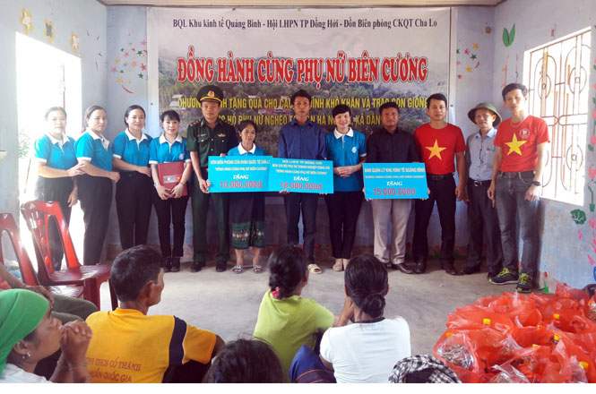  Các ngành, các cấp và địa phương quan tâm thực hiện nhiều chương trình hỗ trợ người nghèo, nhất là đồng bào dân tộc thiểu số. 