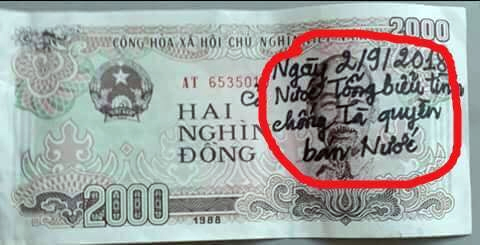 Lời kêu gọi “Tổng biểu tình ngày 2-9-2018” trên các tờ tiền có mệnh giá thấp
