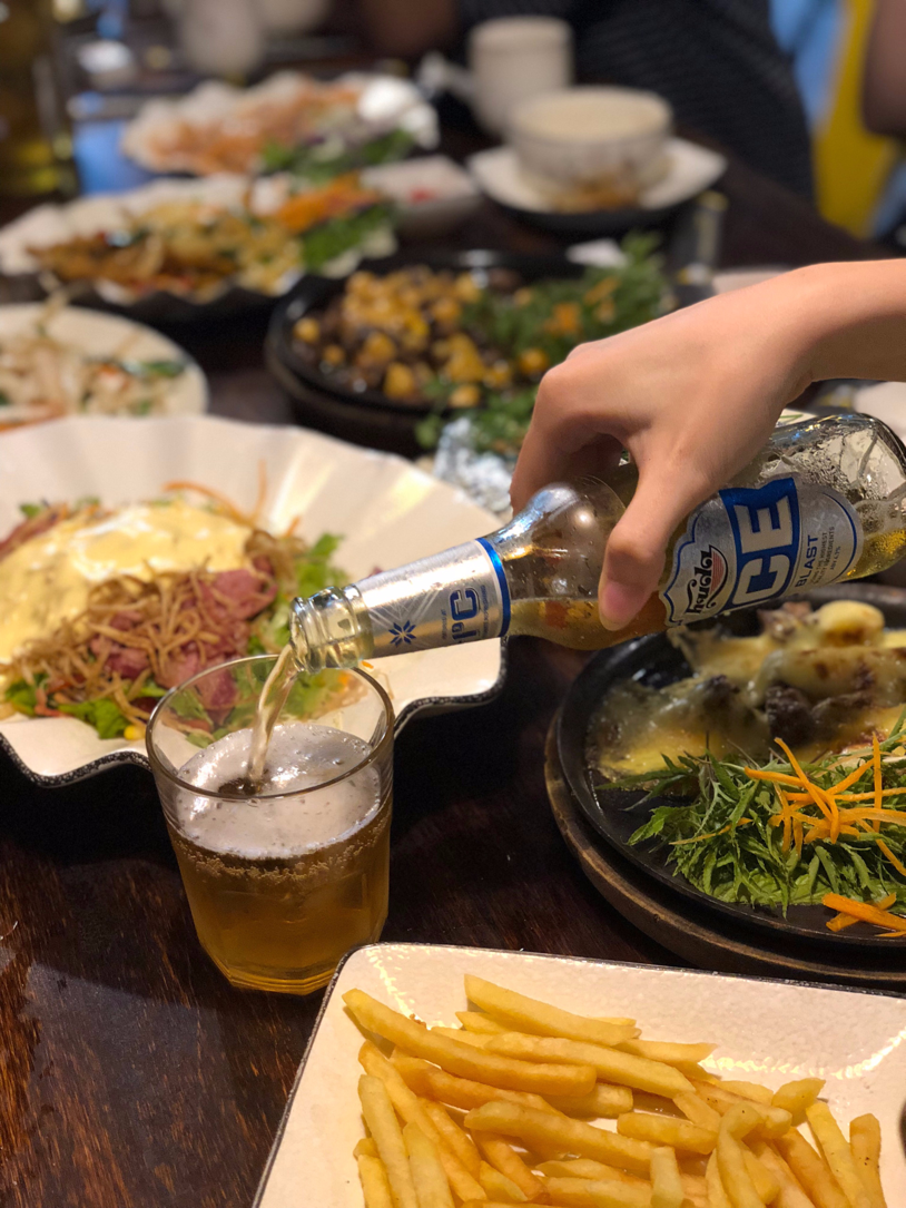 Hương vị đậm đà của món ăn miền Trung đặc biệt phù hợp để thưởng thức cùng bia