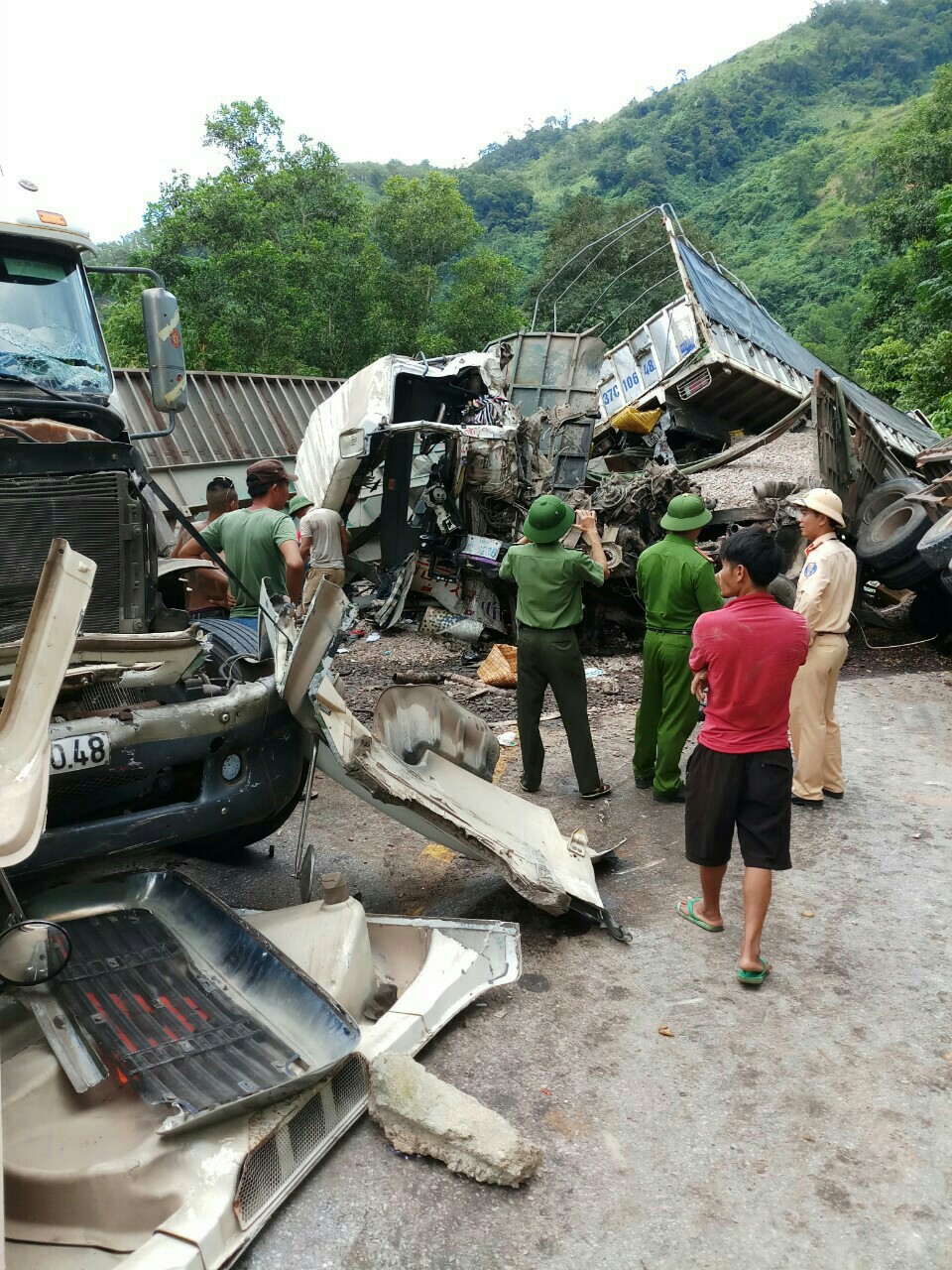Hiện trường 2 vụ tai nạn tại 1 địa điểm