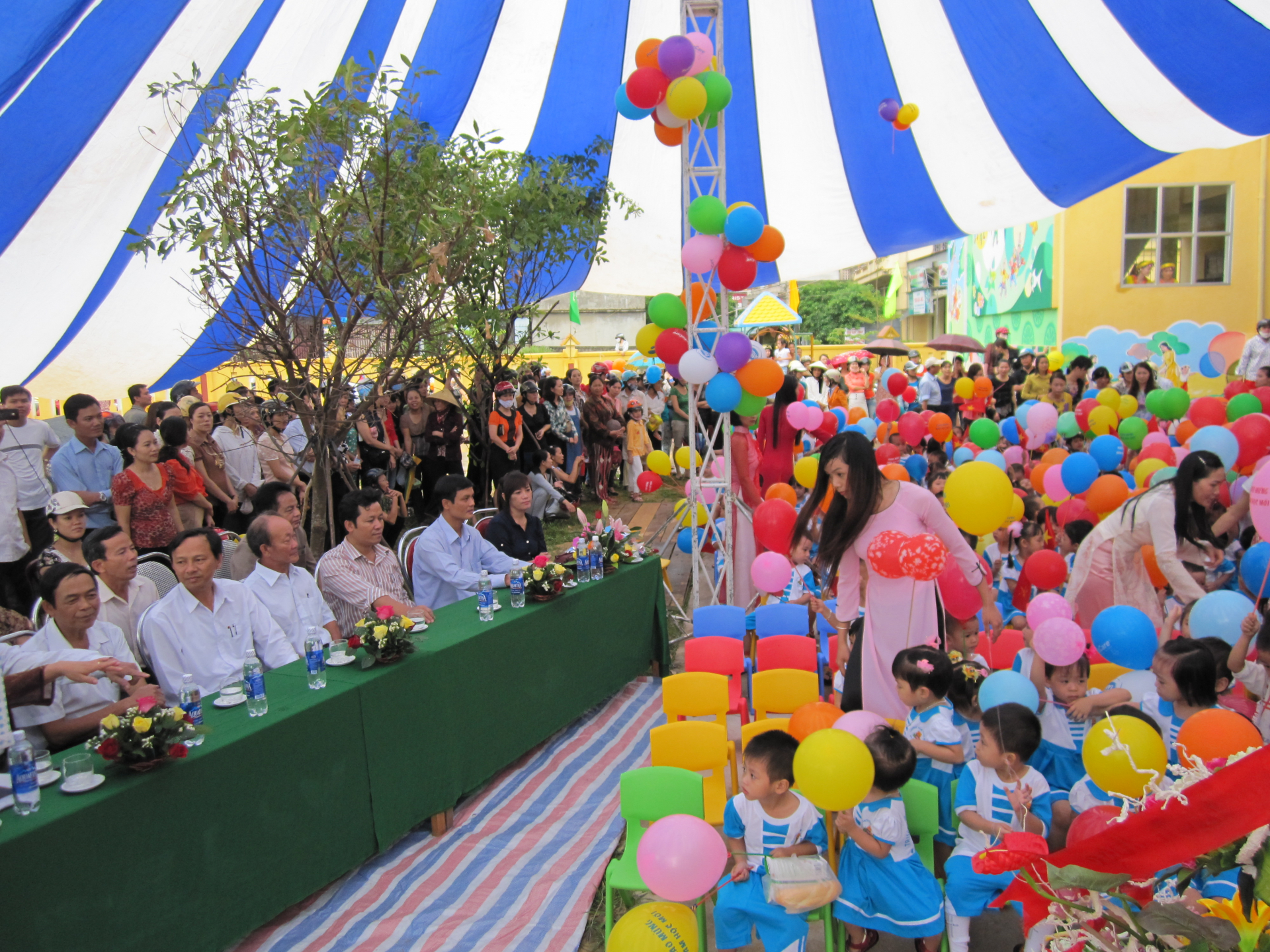  Rộn rã ngày khai trường 