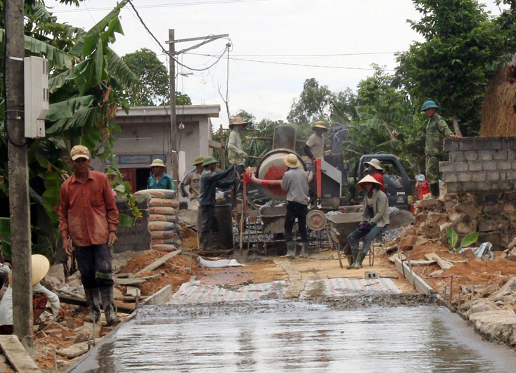 Nhiều cán bộ lãnh đạo năng động trong chỉ đạo thực hiện chương trình xây dựng nông thôn mới.