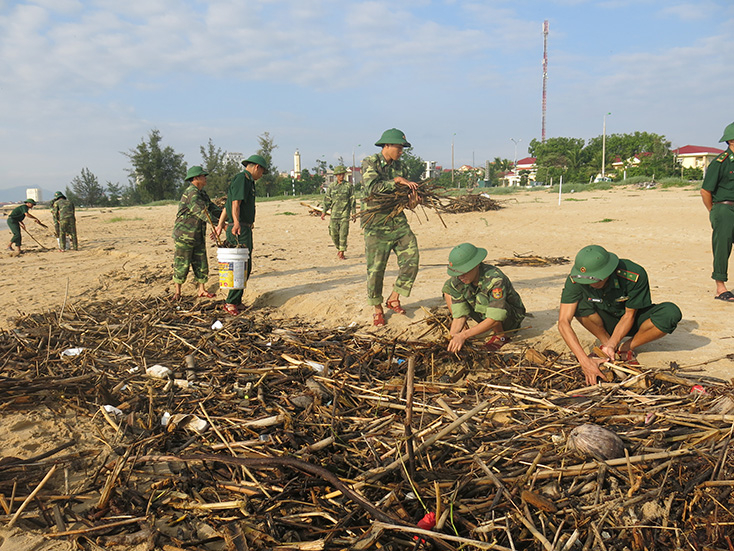 ĐVTN Đồn Biên phòng Nhật Lệ cũng thu gom được khoảng 3 tấn rác trong chiến dịch