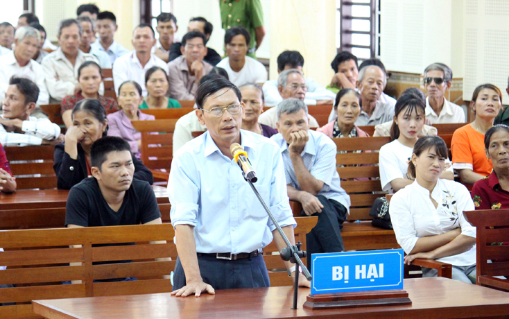 Nguyên Chủ tịch UBND xã Hoàn Trạch Hoàng Văn Đức tại phiên tòa.