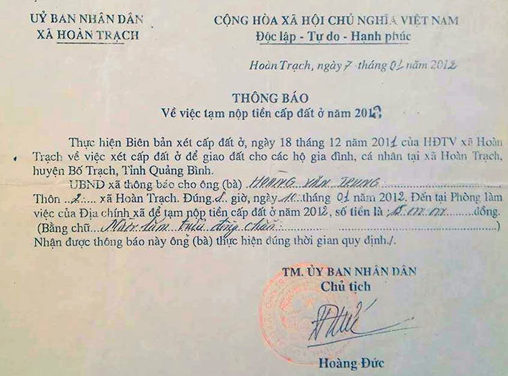 Mặc dù trước tòa ông Đức phủ nhận UBND xã không ban hành, thông báo, biên lai thu tiền lệ phí của dân; thông báo, biên lai không có chữ ký của ông và không được đóng dấu UBND xã nhưng thực tế lại có hàng chục giấy thông báo.