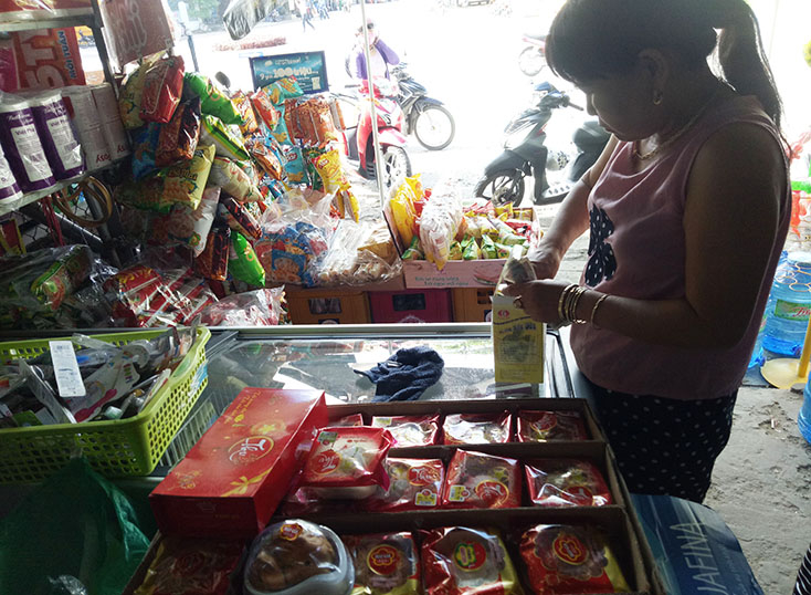 Các ngành chức năng khuyến cáo người dân nên lựa chọn các thực phẩm có nguồn gốc và bảo đảm ATVSTP. 