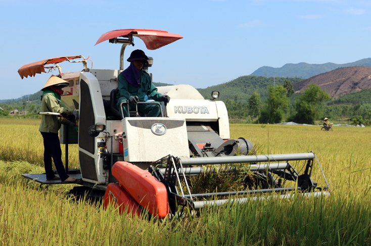 Tuyên Hóa chú trọng cơ giới hóa sản xuất nông nghiệp.