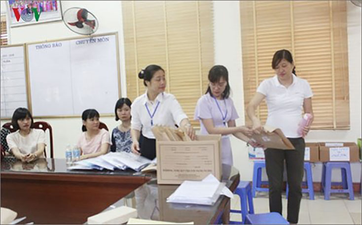 Có ý kiến đề xuất chấm chéo nhưng phải tính kỹ việc di chuyển bài thi (ảnh minh họa)