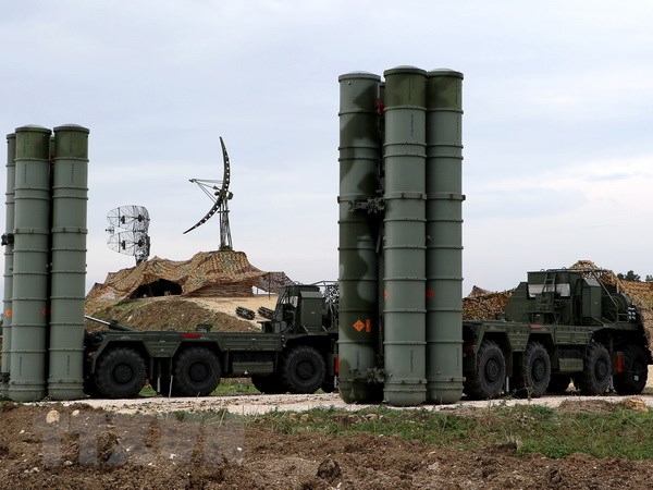 Hệ thống tên lửa phòng không S-400 của Nga. (Ảnh: AFP/TTXVN)