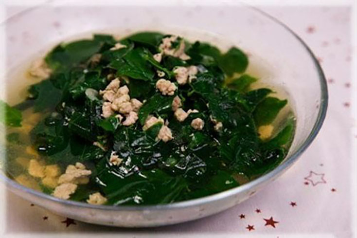 Nên ăn loại rau nhiều lá xanh như rau ngót nấu thịt nạc.