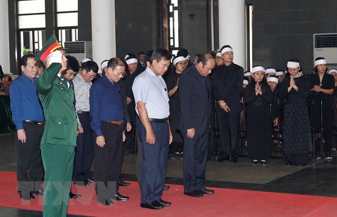 Đoàn tỉnh Bắc Giang do đồng chí Nguyễn Văn Linh - Phó Bí thư Tỉnh ủy, Chủ tịch Ủy ban Nhân dân tỉnh viếng nguyên Tổng Bí thư Đỗ Mười. (Ảnh: TTXVN)