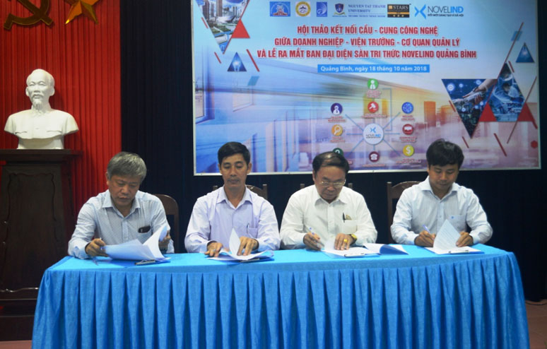 Đại diện lãnh đạo các đơn vị liên quan ký kết hợp tác kết nối cung cầu công nghệ.