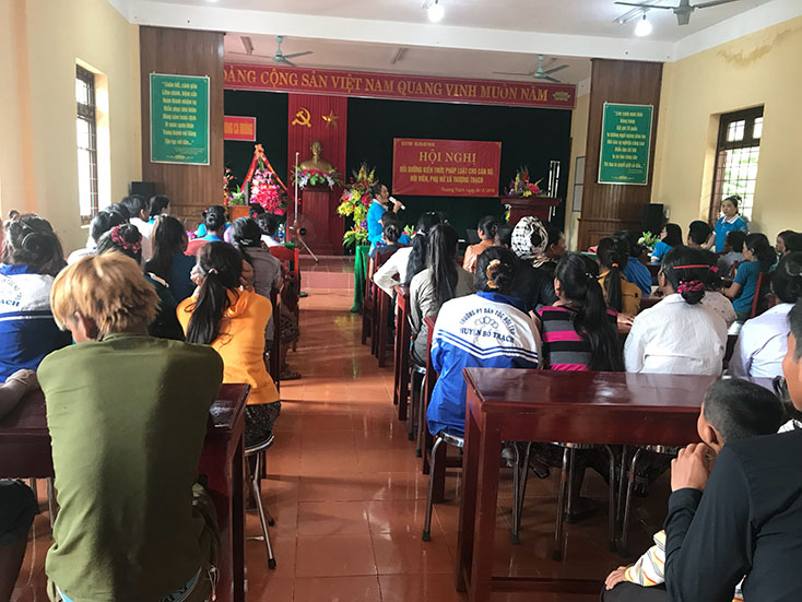 Công tác tuyên truyền về DS-KHHGĐ luôn được các cấp Hội Phụ nữ tỉnh ta triển khai tích cực.