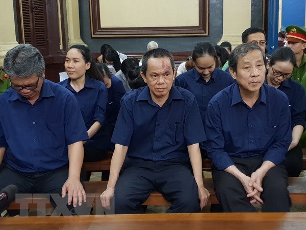 Các bị cáo tại phiên tòa xét xử sơ thẩm. (Ảnh: Thành Chung/TTXVN)