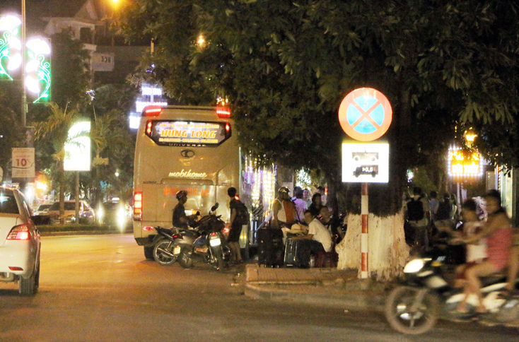Nhà xe Hưng Long đã biến Văn phòng tại số 19A Lý Thường Kiệt, TP. Đồng Hới thành bến cóc.