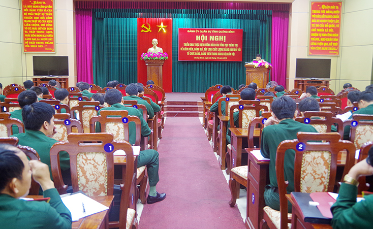Hơn 100 đồng chí là chính ủy, chính trị viên, chính trị viên phó, bí thư cấp ủy và cán bộ làm công tác tổ chức xây dựng Đảng tham dự hội nghị.